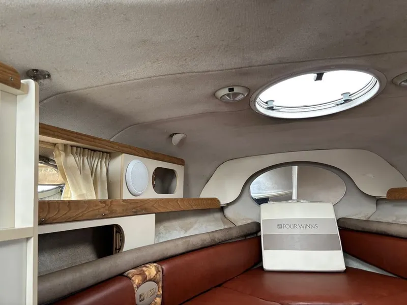 Slide: The Image of Four Winns 258 Vista 1999 - 10