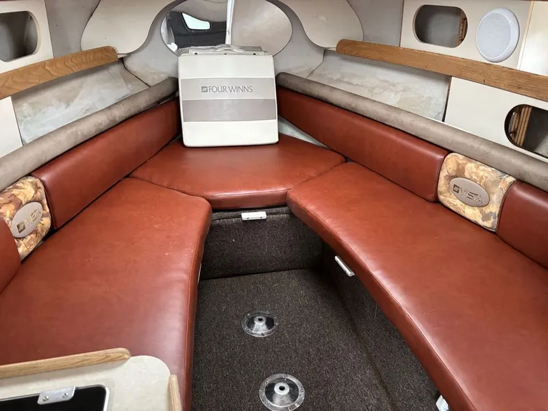 Slide: The Image of Four Winns 258 Vista 1999 - 22