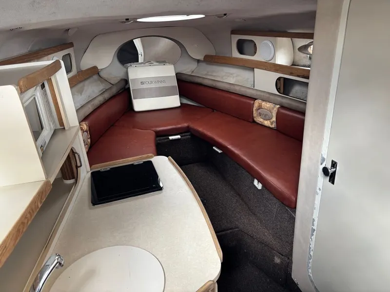 Slide: The Image of Four Winns 258 Vista 1999 - 23