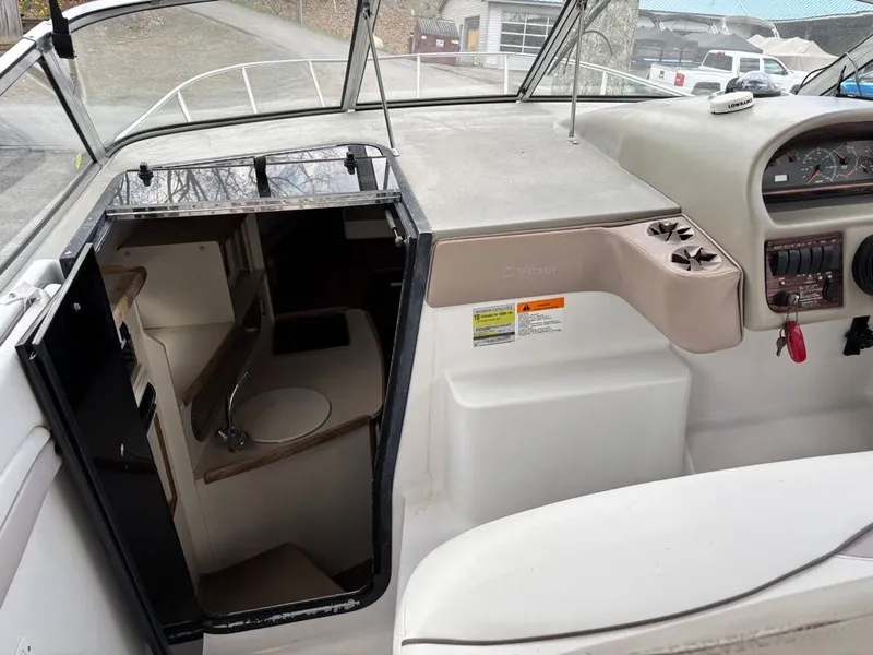 Slide: The Image of Four Winns 258 Vista 1999 - 4