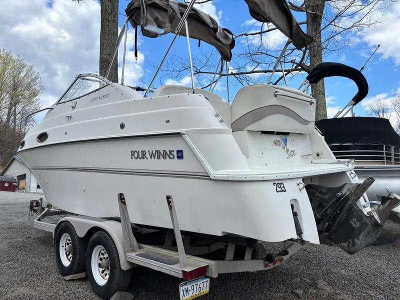 Slide: The Image of Four Winns 258 Vista 1999 - 5