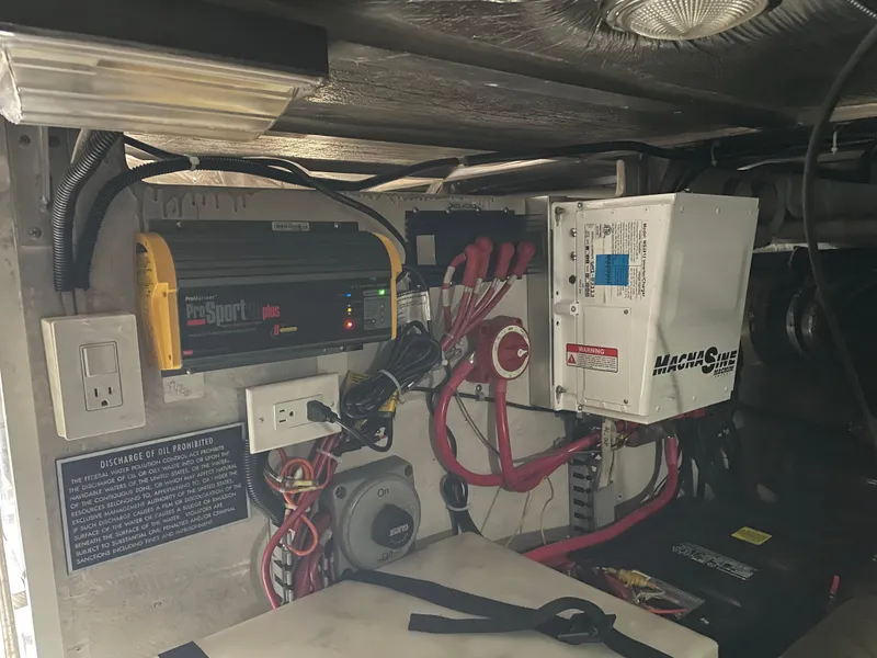 Slide: The Image of Carver 530 Voyager Pilothouse 2000 - 54