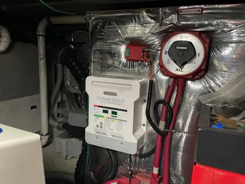 Slide: The Image of Carver 530 Voyager Pilothouse 2000 - 55