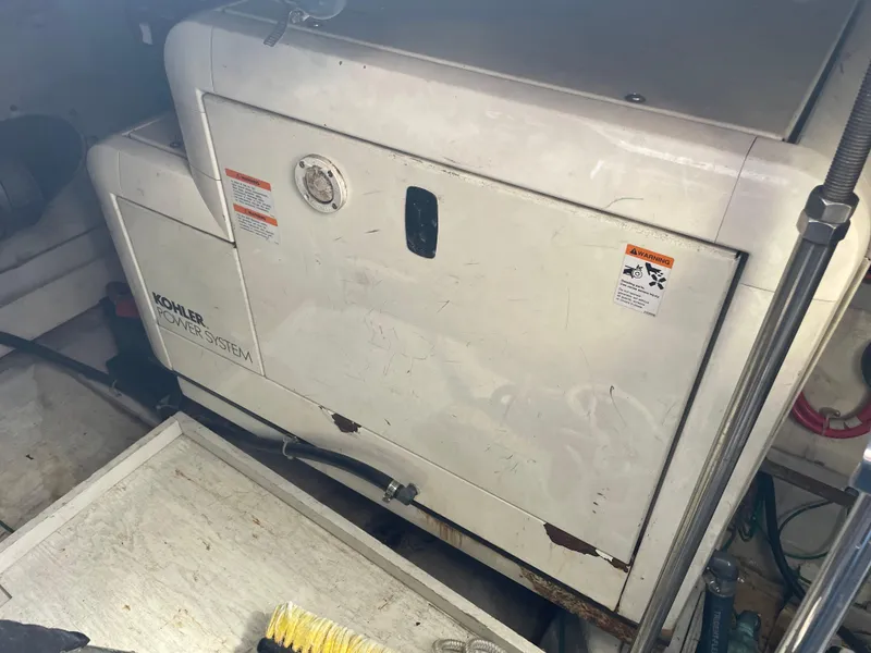 Slide: The Image of Carver 530 Voyager Pilothouse 2000 - 56