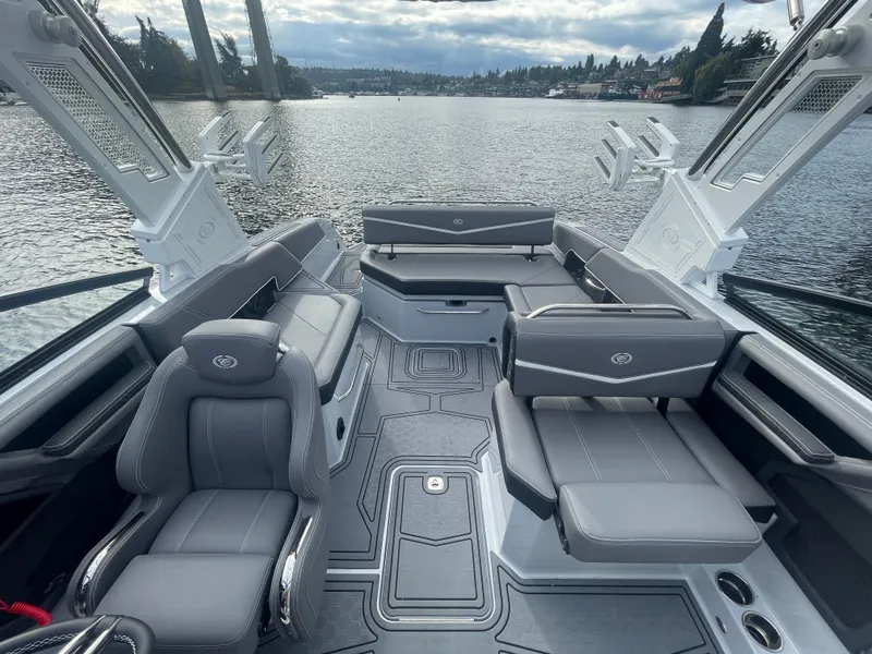 Slide: The Image of Cobalt R6 Surf 2026 - 17