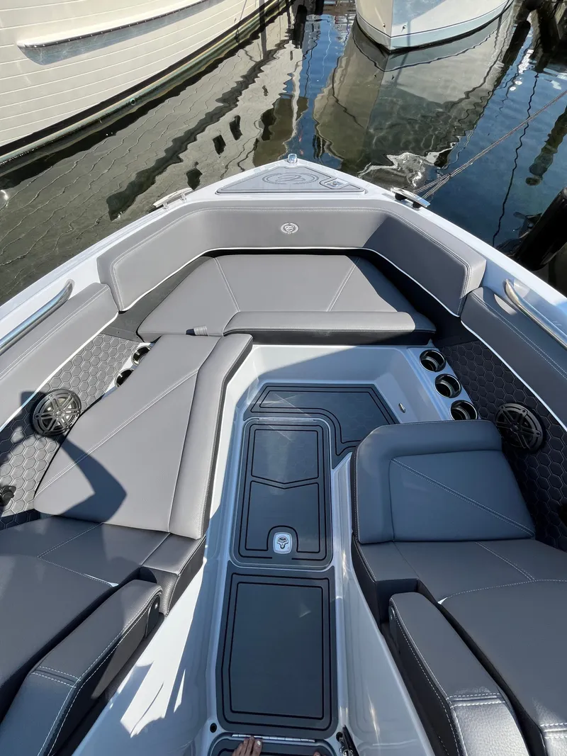 Slide: The Image of Cobalt R6 Surf 2026 - 6