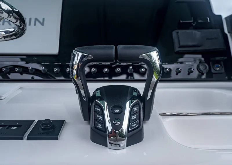 Slide: The Image of Sea Hunt Ultra 265 SE 2026 - 20