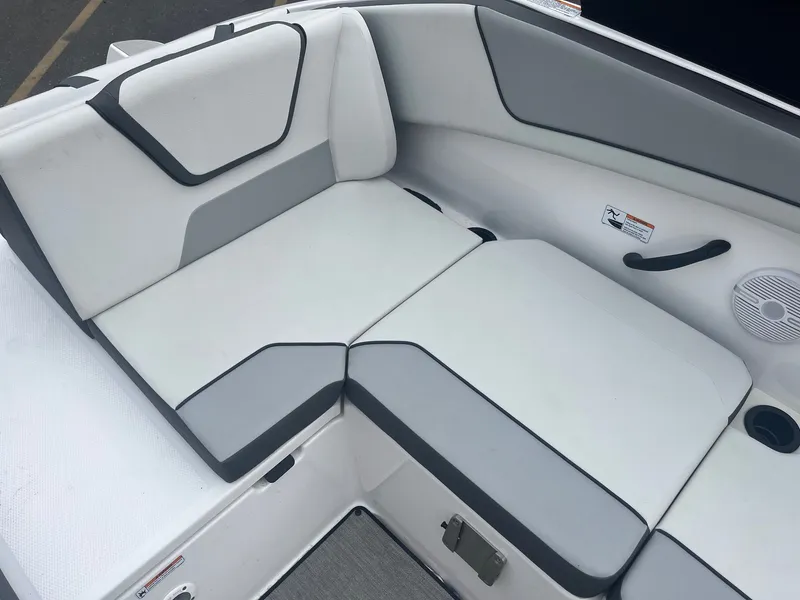 Slide: The Image of Yamaha AR220 2025 - 21