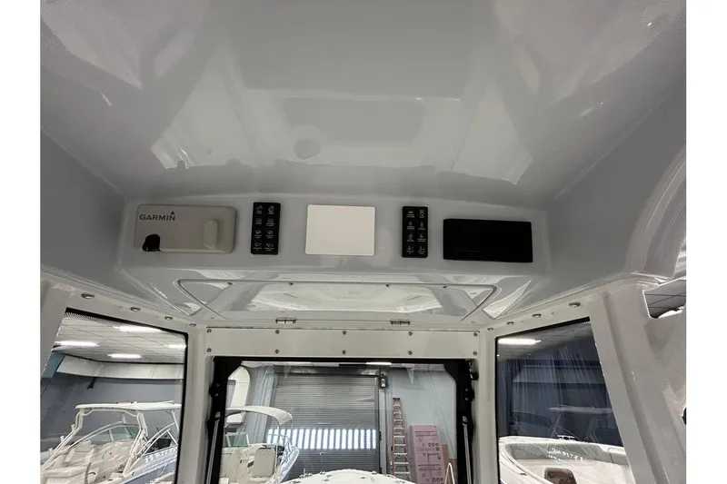 Slide: The Image of Everglades 285 Center Console 2024 - 11