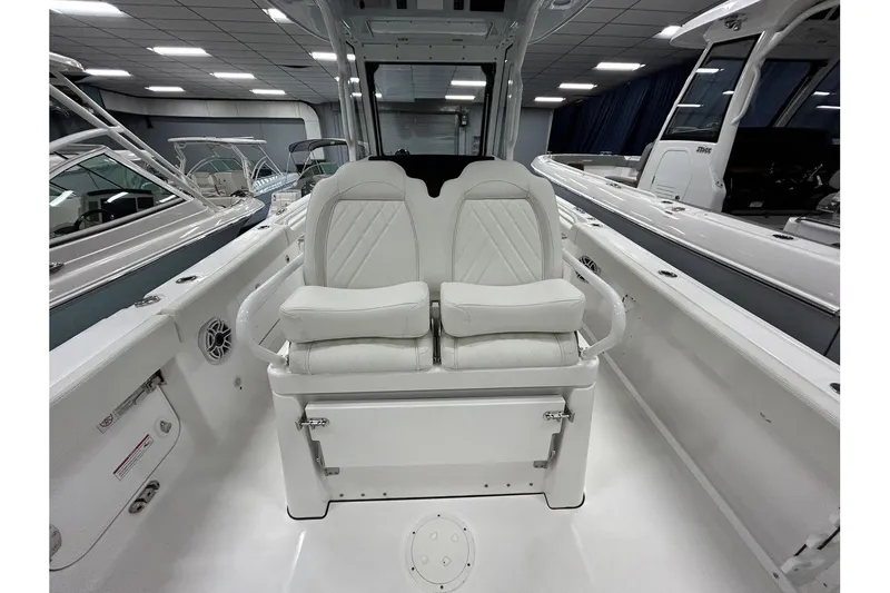Slide: The Image of Everglades 285 Center Console 2024 - 16