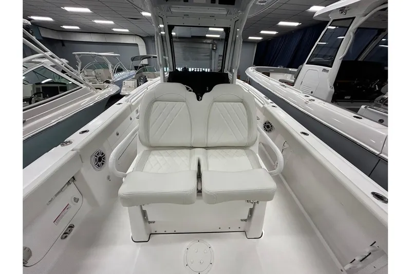 Slide: The Image of Everglades 285 Center Console 2024 - 17