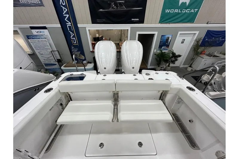 Slide: The Image of Everglades 285 Center Console 2024 - 22