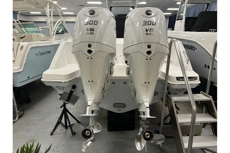 Slide: The Image of Everglades 285 Center Console 2024 - 33