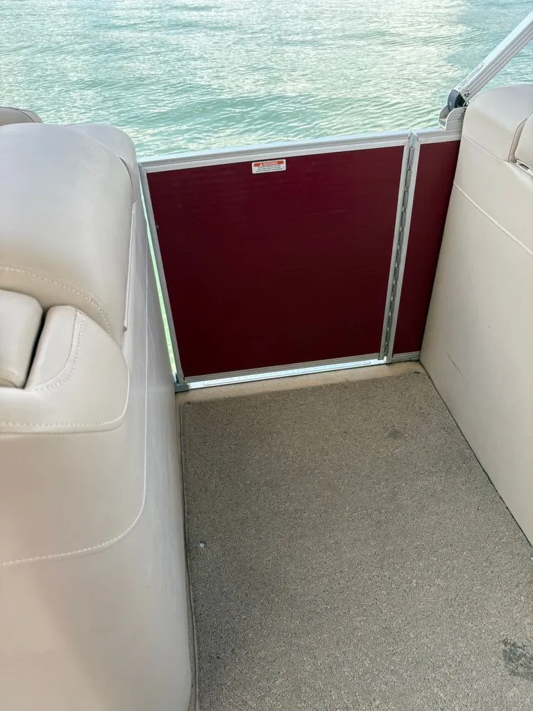 Slide: The Image of Bennington 2550RCL 2011 - 13