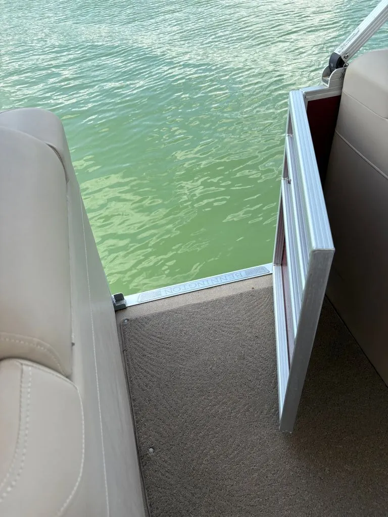 Slide: The Image of Bennington 2550RCL 2011 - 14