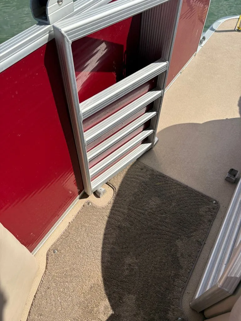 Slide: The Image of Bennington 2550RCL 2011 - 16