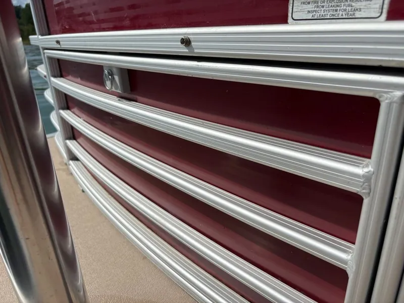 Slide: The Image of Bennington 2550RCL 2011 - 17