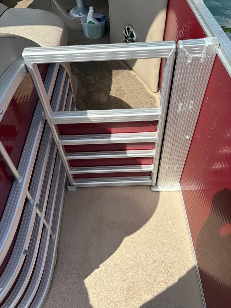 Slide: The Image of Bennington 2550RCL 2011 - 18