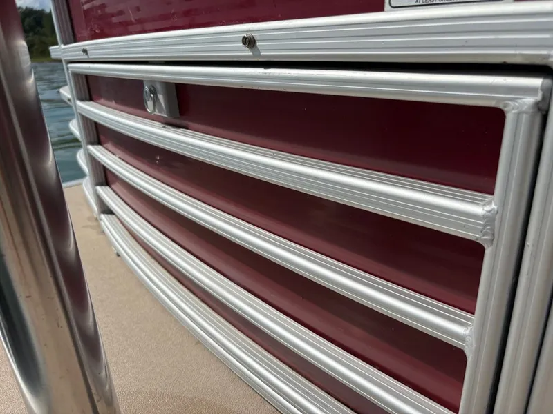 Slide: The Image of Bennington 2550RCL 2011 - 19