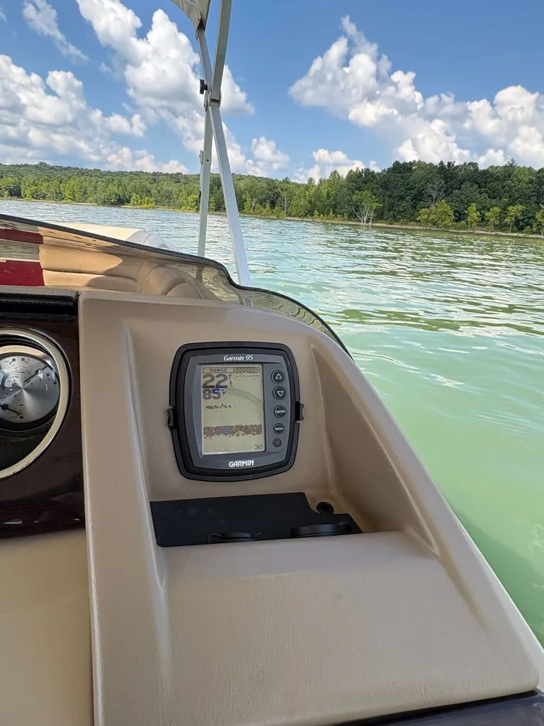 Slide: The Image of Bennington 2550RCL 2011 - 2