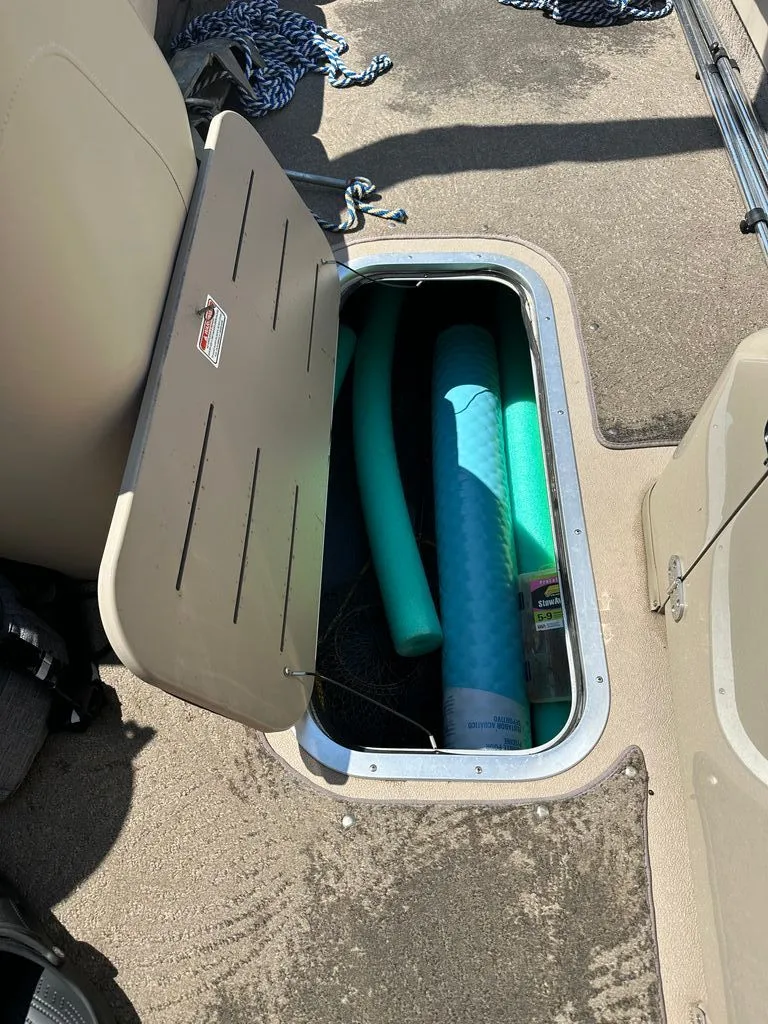 Slide: The Image of Bennington 2550RCL 2011 - 20