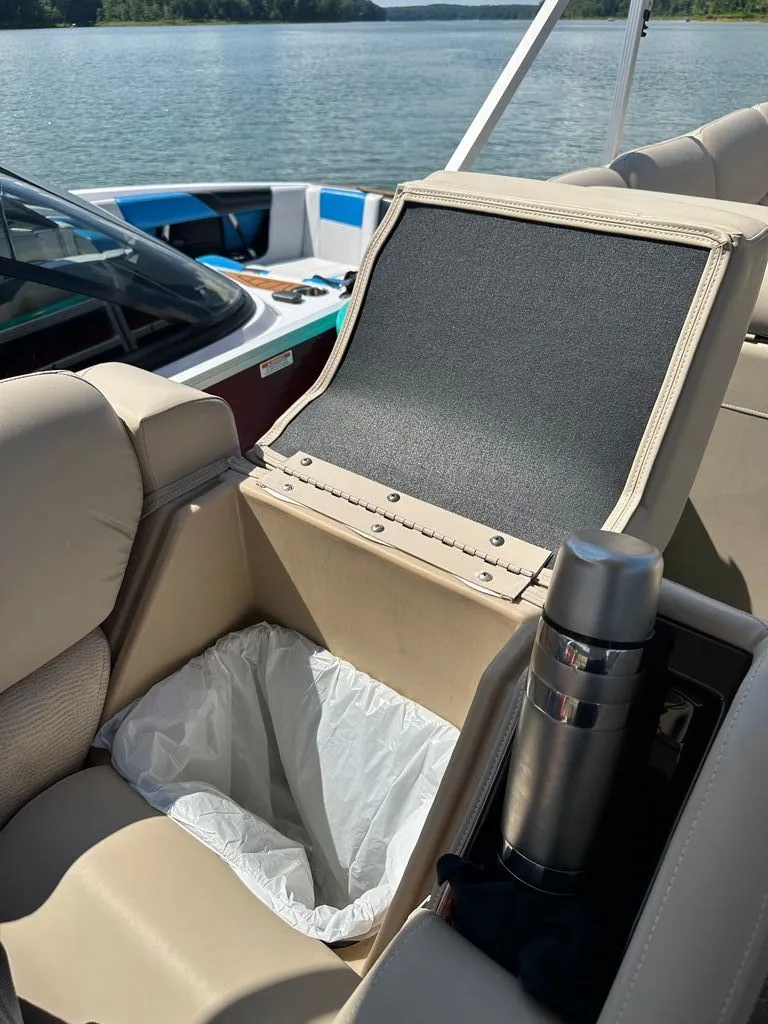 Slide: The Image of Bennington 2550RCL 2011 - 24