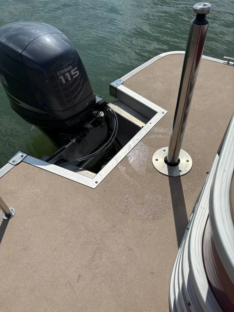 Slide: The Image of Bennington 2550RCL 2011 - 28