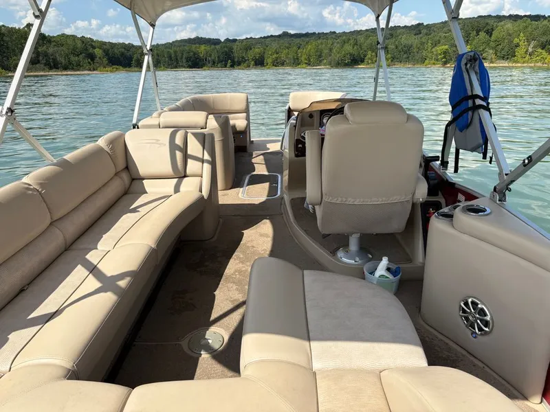 Slide: The Image of Bennington 2550RCL 2011 - 4