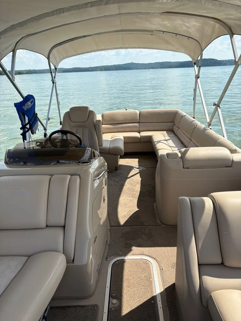 Slide: The Image of Bennington 2550RCL 2011 - 7