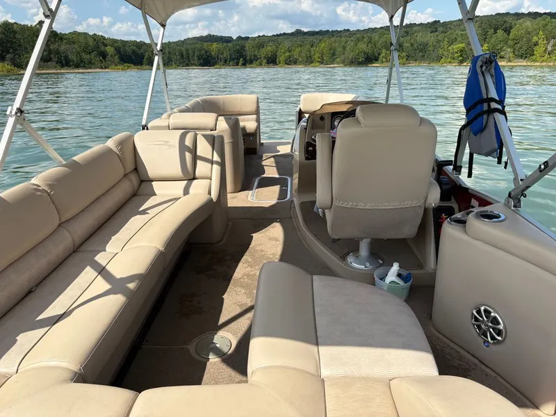 Slide: The Image of Bennington 2550RCL 2011 - 8