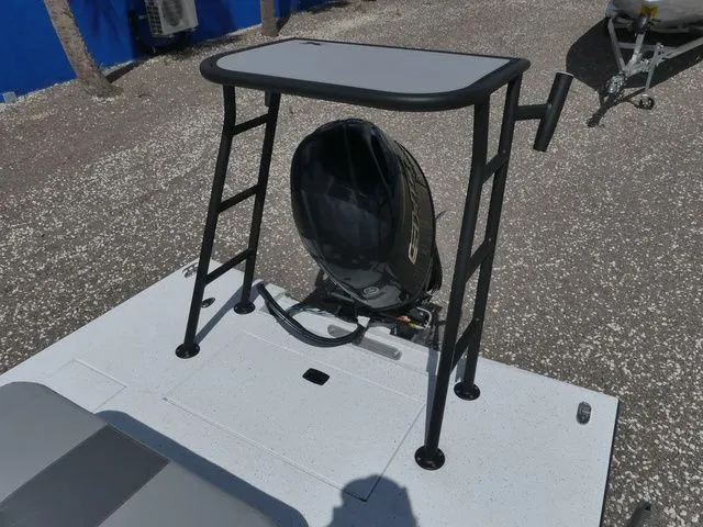 Slide: The Image of Xpress Skiff 185 2026 - 17