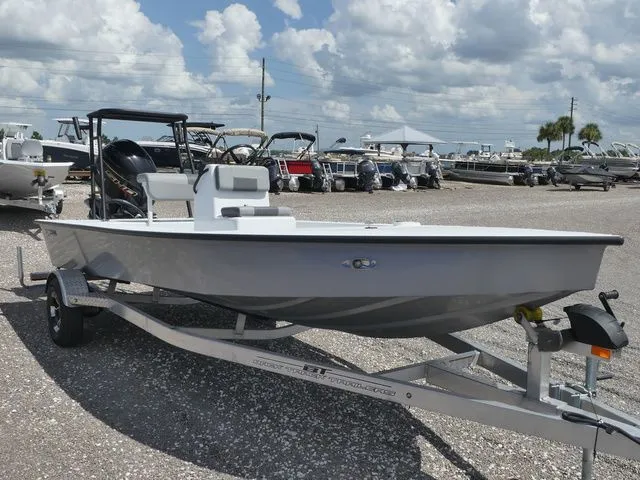 Slide: The Image of Xpress Skiff 185 2026 - 3