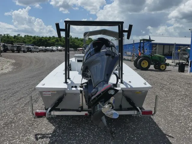 Slide: The Image of Xpress Skiff 185 2026 - 5