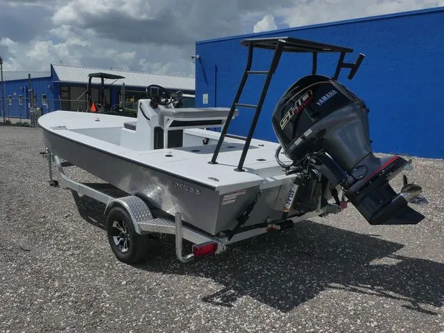 Slide: The Image of Xpress Skiff 185 2026 - 6