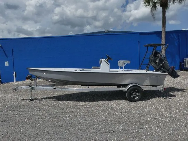 Slide: The Image of Xpress Skiff 185 2026 - 7