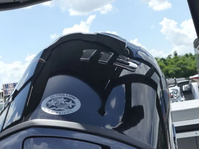 Slide: The Image of Xpress Skiff 185 2026 - 9