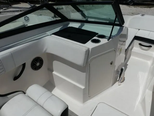 Slide: The Image of Sea Ray SPX 210 Outboard 2022 - 12