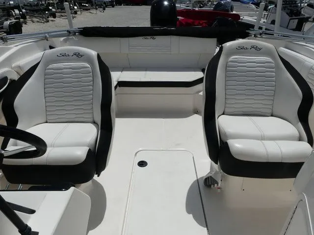 Slide: The Image of Sea Ray SPX 210 Outboard 2022 - 14