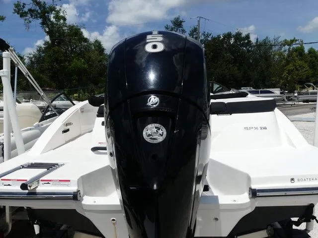 Slide: The Image of Sea Ray SPX 210 Outboard 2022 - 6