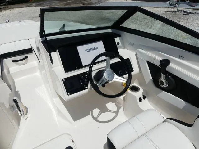 Slide: The Image of Sea Ray SPX 210 Outboard 2022 - 7