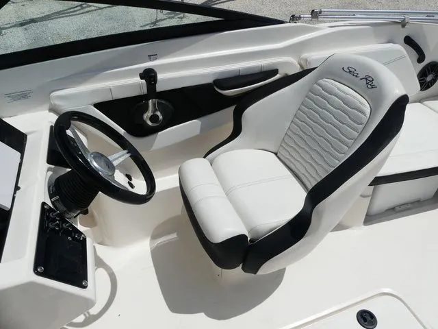 Slide: The Image of Sea Ray SPX 210 Outboard 2022 - 8