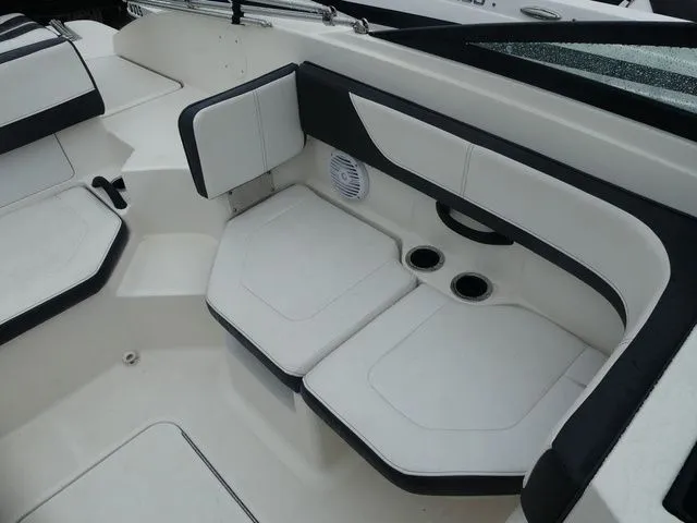 Slide: The Image of Sea Ray SPX 190 Outboard 2017 - 11