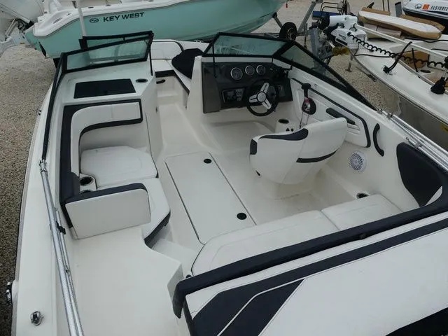 Slide: The Image of Sea Ray SPX 190 Outboard 2017 - 5