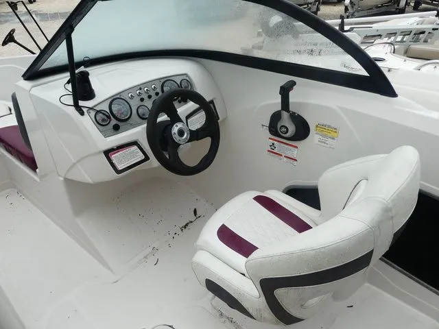 Slide: The Image of Tahoe 450 TS 2016 - 5