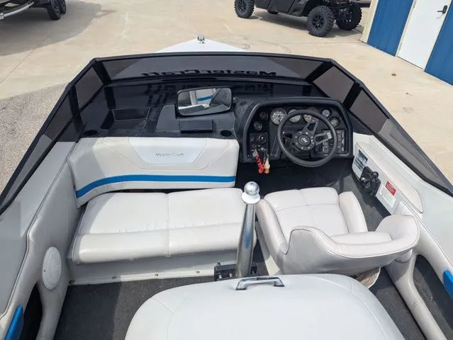 Slide: The Image of MasterCraft ProStar 1990 - 6