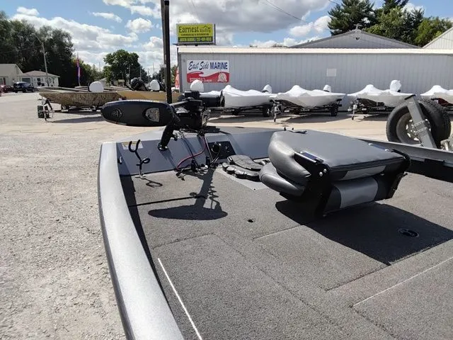 Slide: The Image of Lowe Stinger 175 2017 - 3