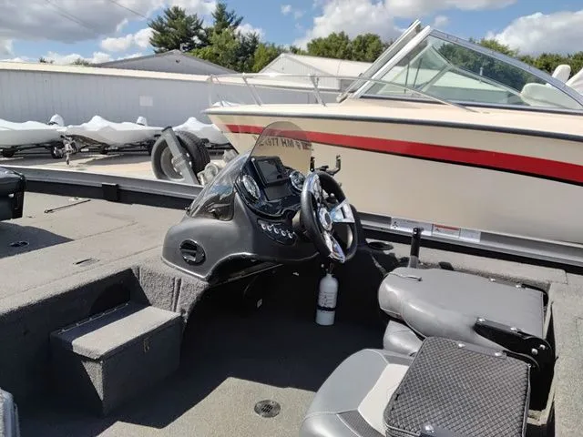 Slide: The Image of Lowe Stinger 175 2017 - 4