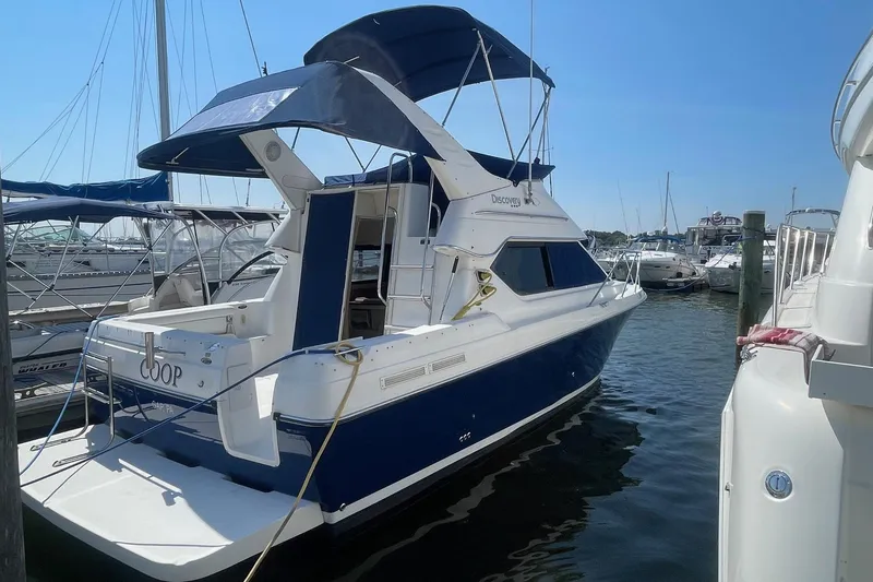 The Image of 2007 Bayliner 288 Classic boat docked at marina under clear blue sky. - 0