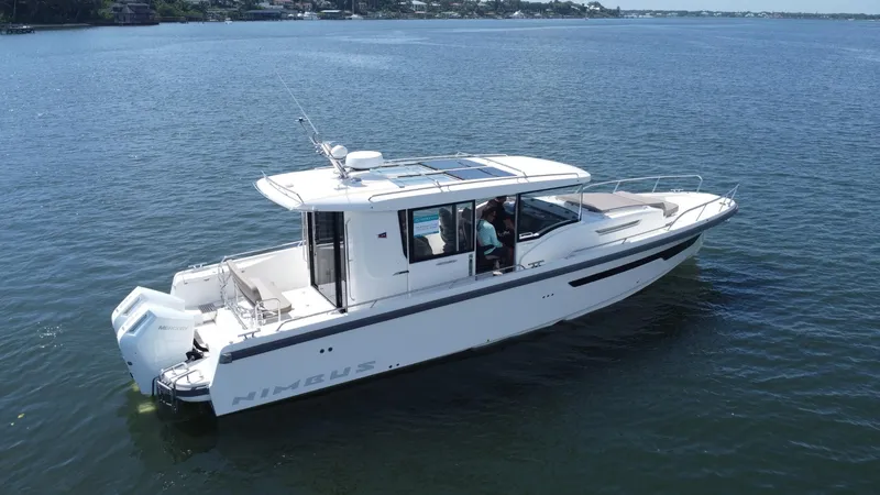 The Image of Nimbus Commuter 11 #086, 2025 model, cruising on a calm lake. - 0