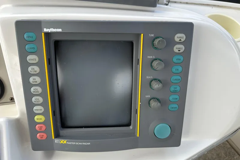 Slide: The Image of Raytheon R11XX raster scan radar on 1997 Carver 325 Motor Yacht dashboard. - 20